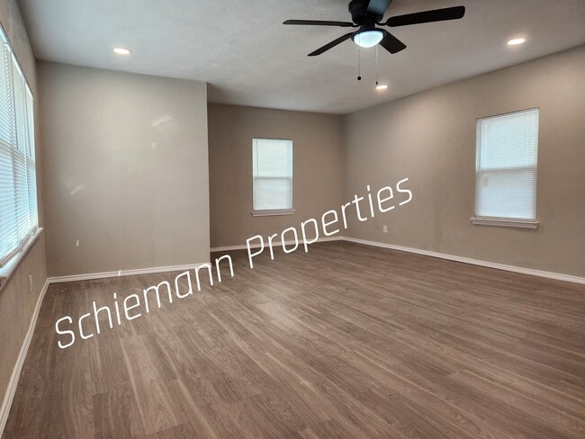 Building Photo - 202 N Getzendaner St