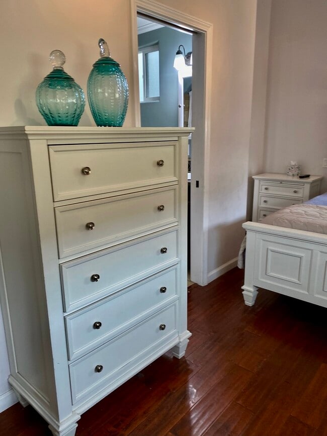 Building Photo - 224 Seaview St