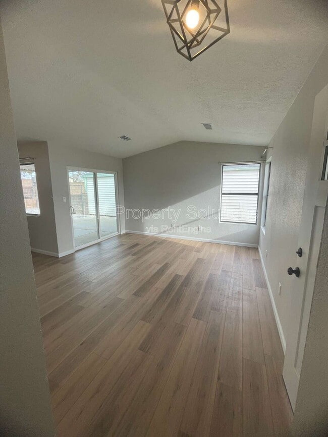 Building Photo - 4733 Platinum Dr NE