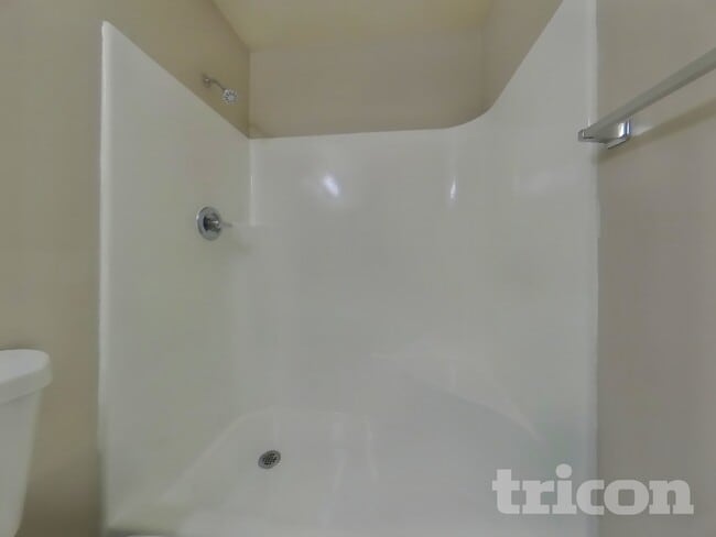 Building Photo - 1824 W Cheyenne Dr