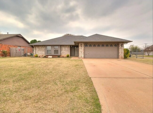 Building Photo - Charming 3-Bedroom Home — Spacious Corner Lot in Del City!