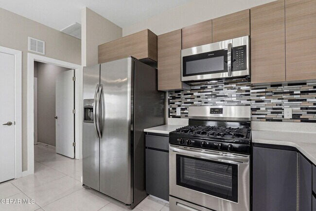 Building Photo - 151 N Halstead Dr