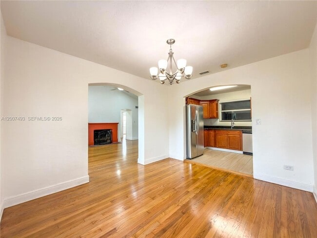 Building Photo - 410 Pinecrest Dr