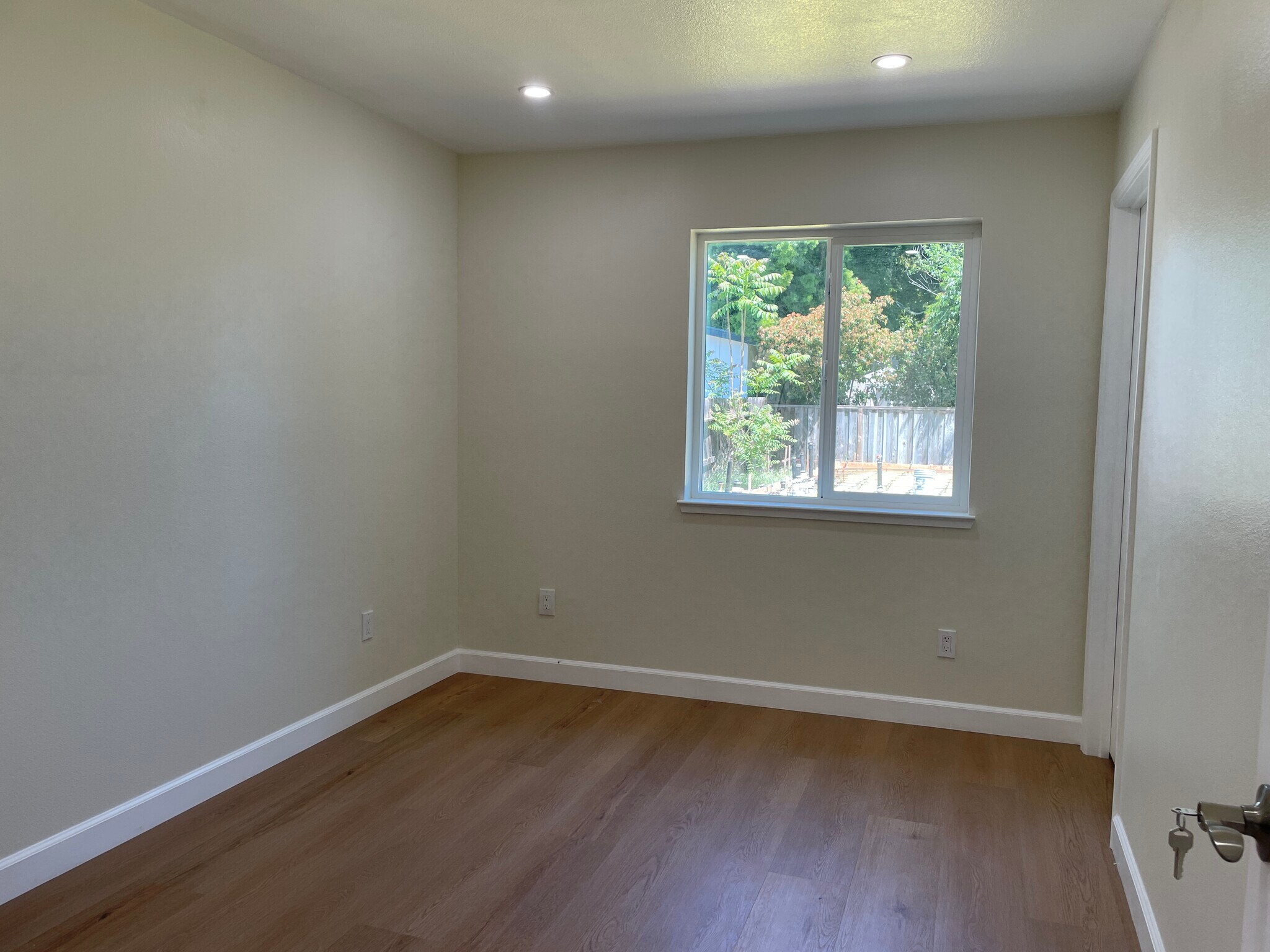 Building Photo - 320 N 18th St