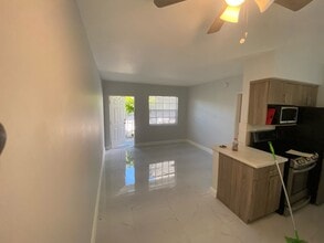 Building Photo - 1217 NE 127th St