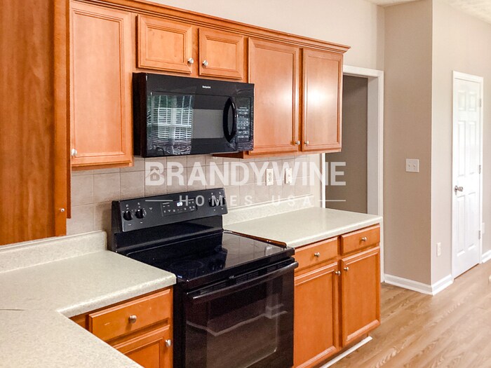 Building Photo - 215 Prince Edward Way