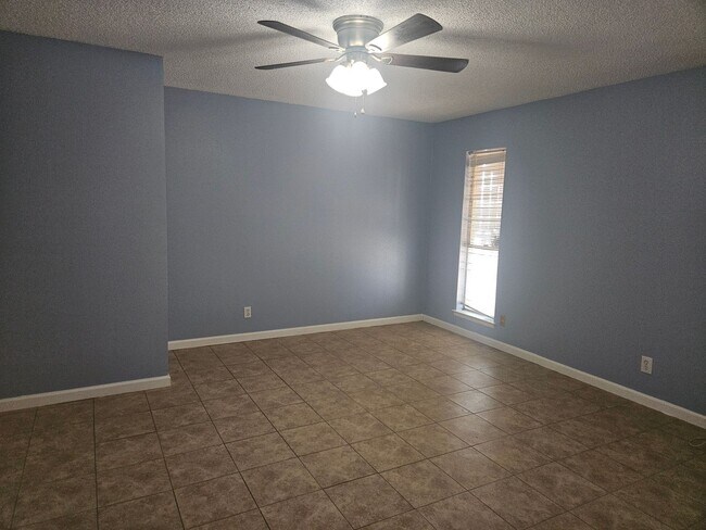 Building Photo - 6823 Grass Valley Dr