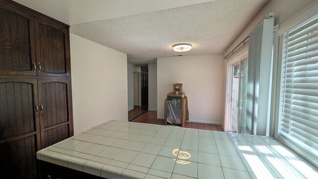Building Photo - Move In Special!!!   Refreshed Single Level Home