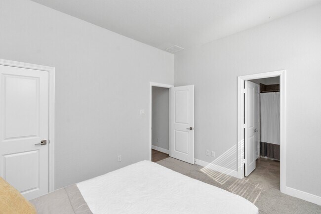 Building Photo - 28646 Monarch Cliffs Dr