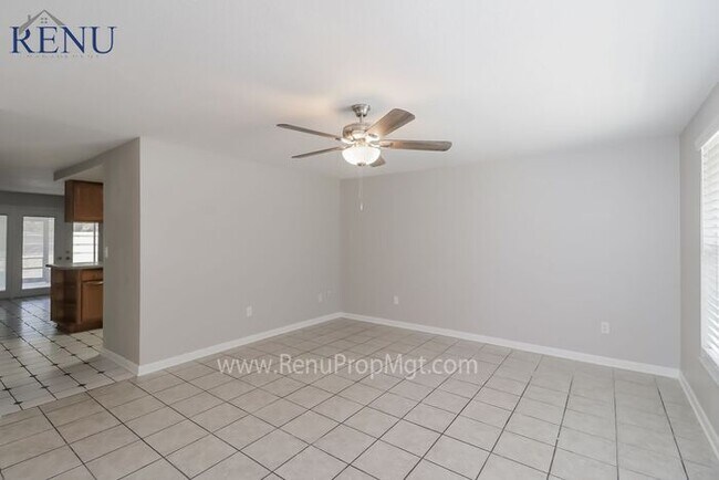 Building Photo - AVAILABLE NOW! $0 APP FEES!