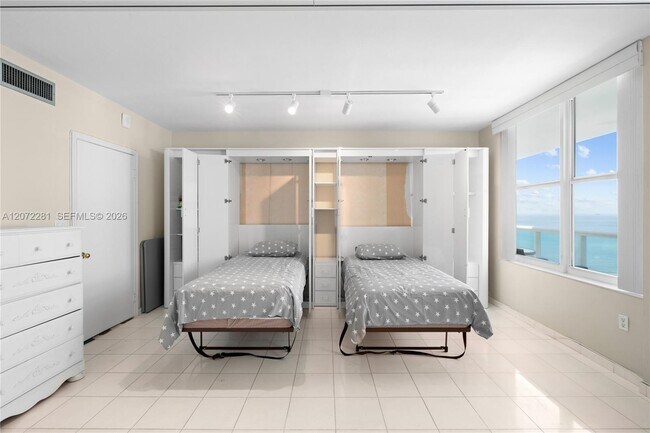 Building Photo - 5001 Collins Ave