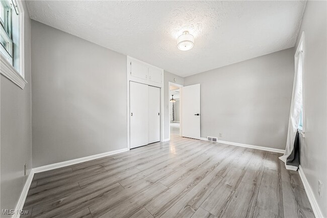 Building Photo - 24111 Edgehill Dr
