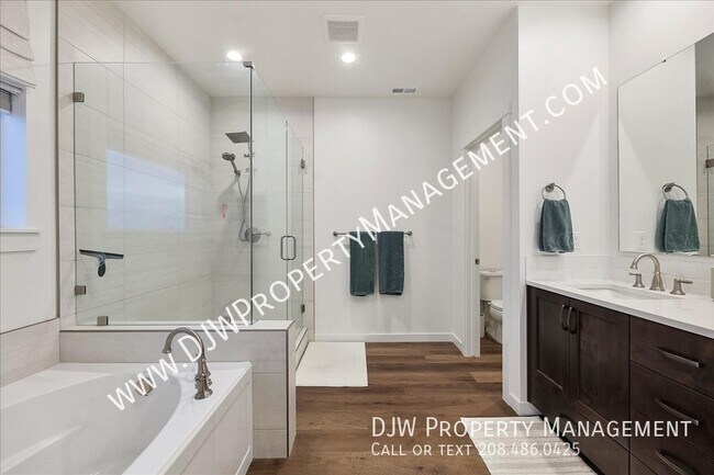 Building Photo - 14588 Cooper Sunrise Dr