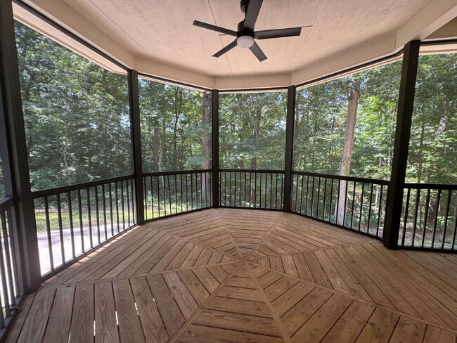 Building Photo - Beautiful Home Available Immediately in Se...