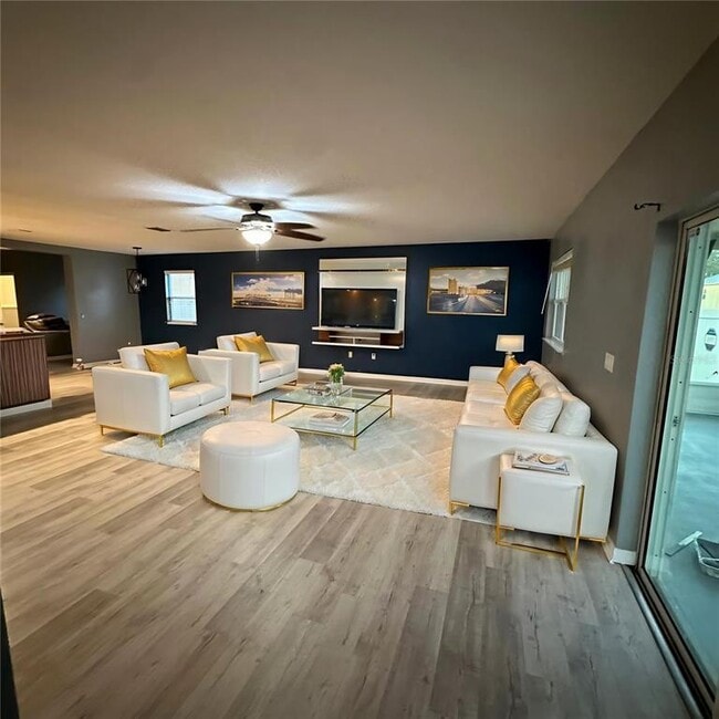 Building Photo - 944 Killarney Ln