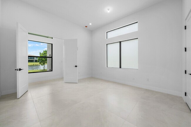 Building Photo - 9516 Riverside Pk Dr