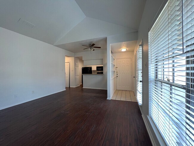 Building Photo - 3140 Devonshire Dr