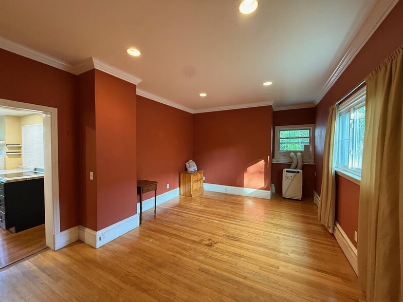 Building Photo - 11 Beech St