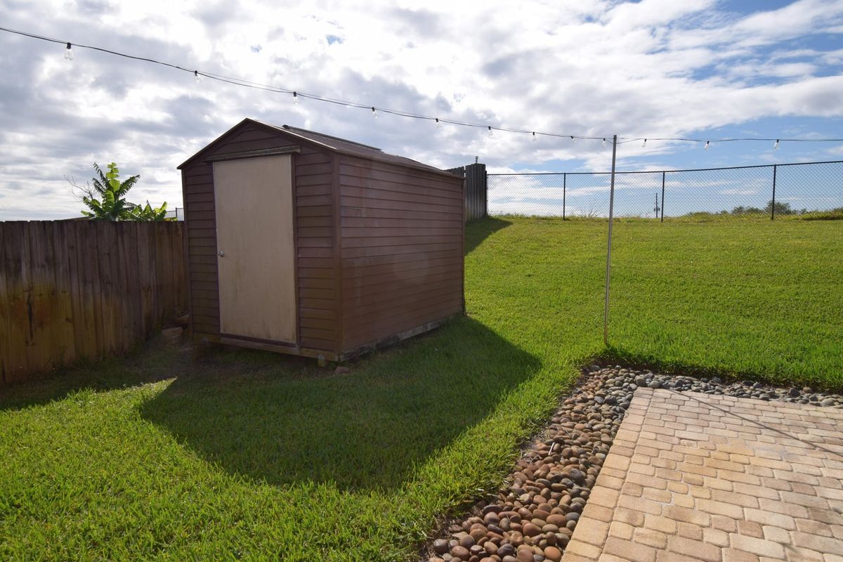 Building Photo - 359 SW Kestor Dr