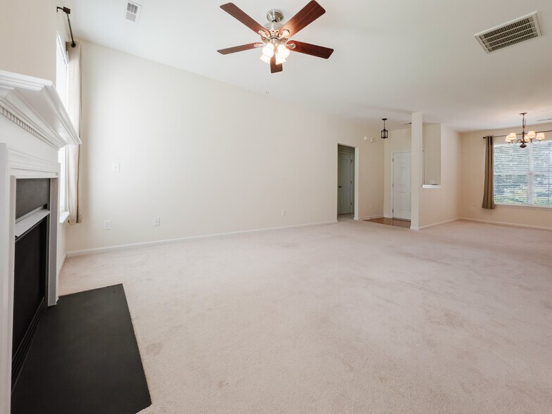 Building Photo - 3835 Raintree Dr