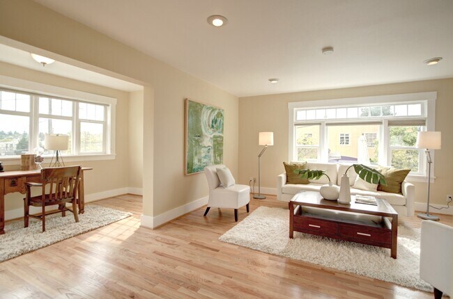 Building Photo - 502 NE 72nd St