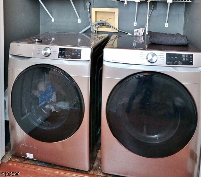 Building Photo - 35 Mews Ln