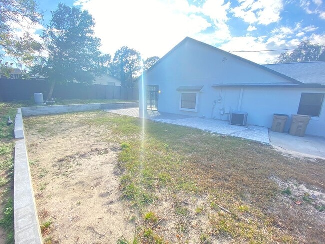 Building Photo - 13245 Shore Dr