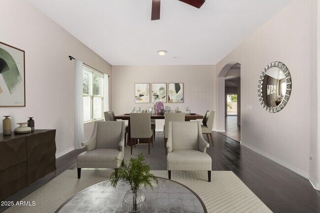 Building Photo - Stunning 4 bedroom, 3 bathroom home in the...