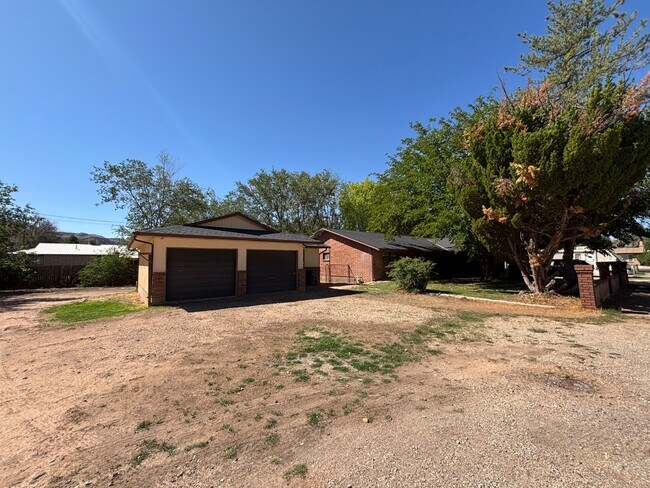 Building Photo - 34 E 350 N