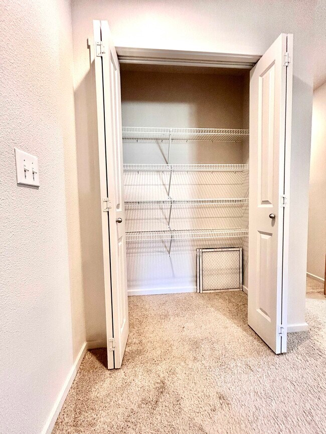 Building Photo - 11727 NE 22nd Way