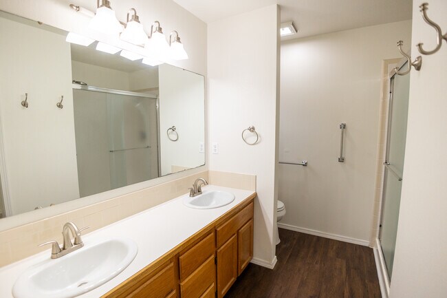 Building Photo - 164 S Silverwood Way