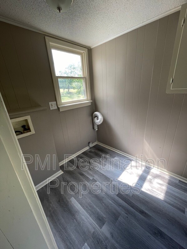 Building Photo - 5528 Parkview Ave