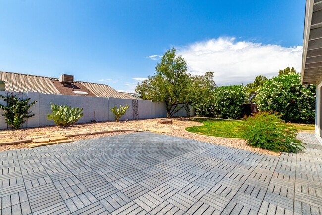 Building Photo - Inviting 4-Bedroom Home with Included Land...