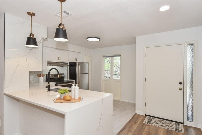 Building Photo - 6529 Bayou Glen Rd