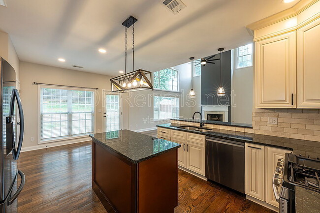 Building Photo - 1540 Hampton Hollow Dr