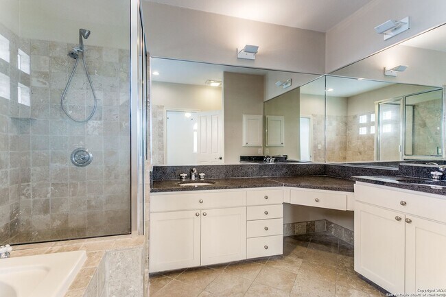 Building Photo - MONTE VISTA TOWNHOME