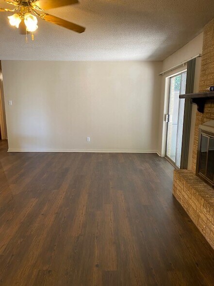 Building Photo - 1201 Bluff Dr