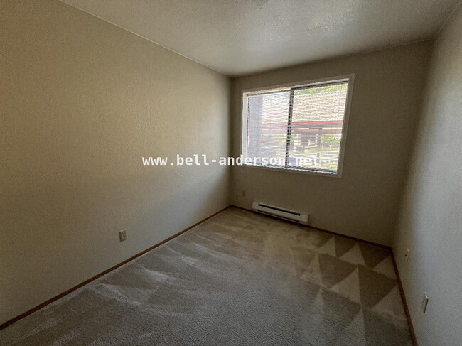 Building Photo - Renton Condo Unit Available!