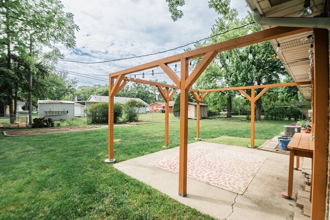 Building Photo - 3 bed 2 bath Ranch in Hobart