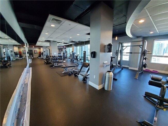 Building Photo - 943 Peachtree St NE