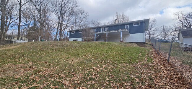 Building Photo - 2513 Hillcrest Dr