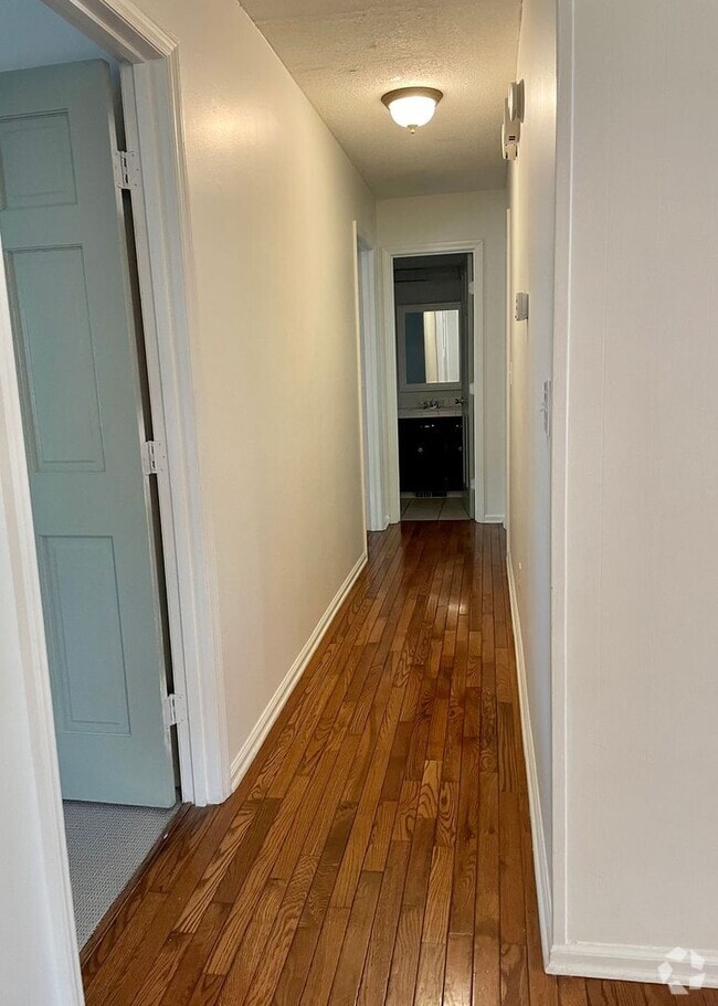 Building Photo - Available 8/1. Great 4 BR Home with Detach...