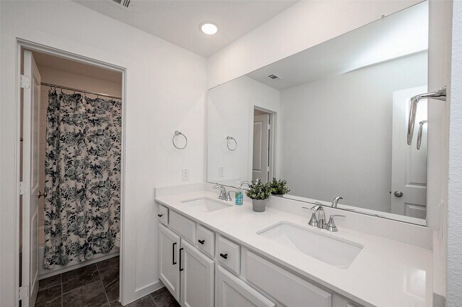 Building Photo - 430 W Cascade Heights Dr