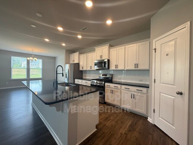 Building Photo - 658 Cupota Dr