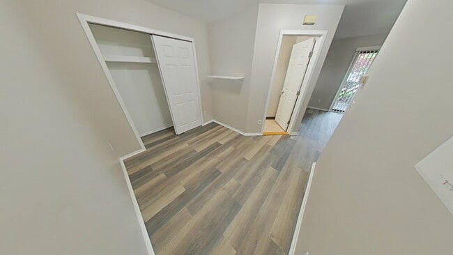Building Photo - "1-Bedroom Condo Retreat in Fraser with 45...