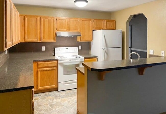 Building Photo - 2104 N Yellowstone St