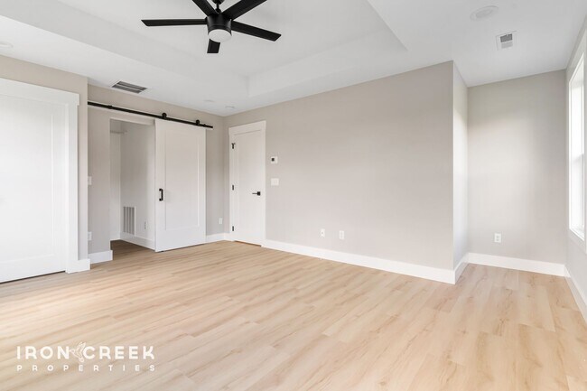 Building Photo - Modern 3-Bed/2.5-Bath Home with Fenced Yar...
