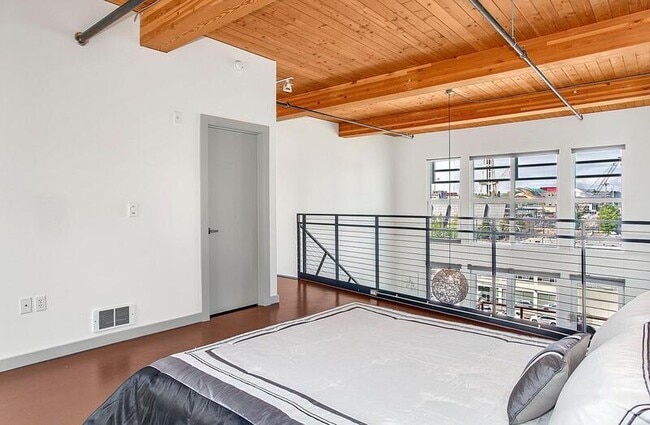 Building Photo - 401 9th Ave N