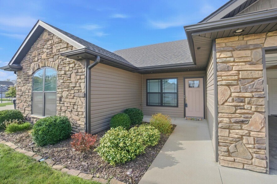 Building Photo - 2309 Mace Dr