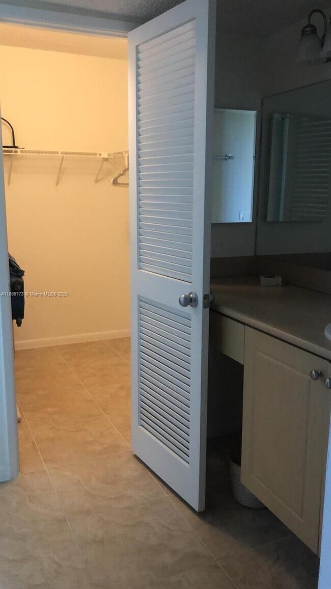 Building Photo - 2025 Lavers Cir